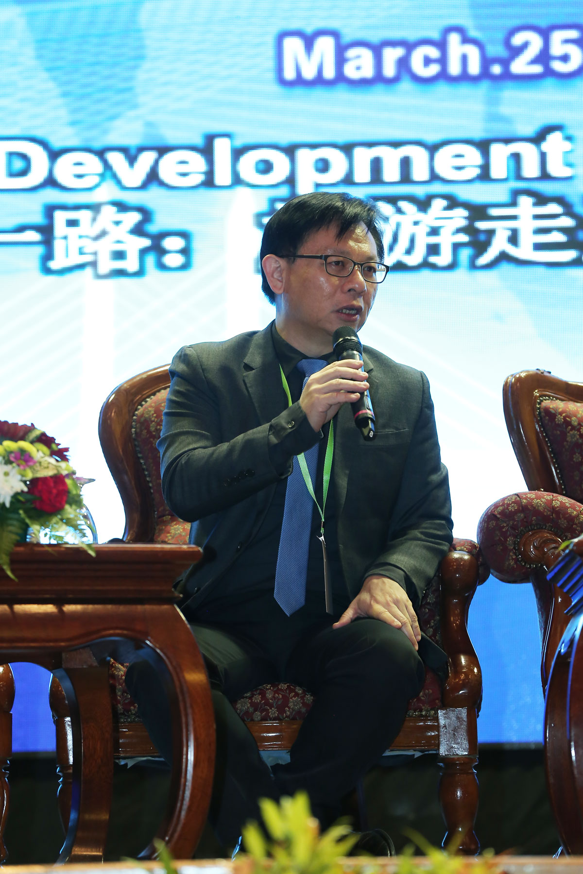 新加坡TTG-Asia媒体公司总经理黄炳义先生在沙发论坛二上发言