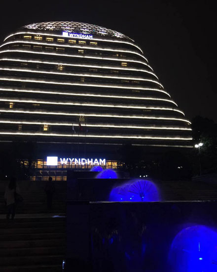 峰会准备就绪，欢迎世界旅游城市的会员嘉宾